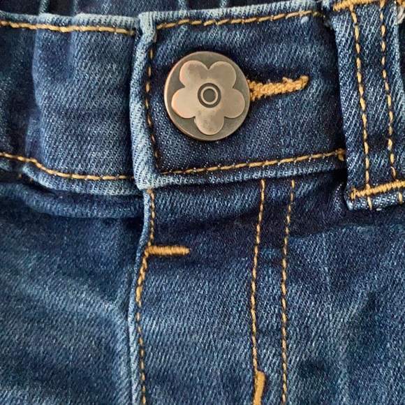 Garanimals cutoff jean shorts. Size 2T - Picture 2 of 6